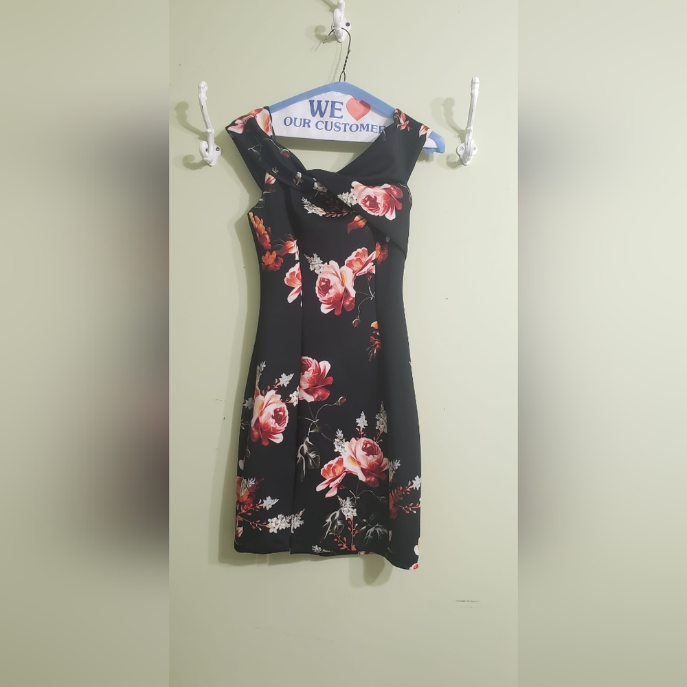 LIKE NEW GUESS MINI DRESS